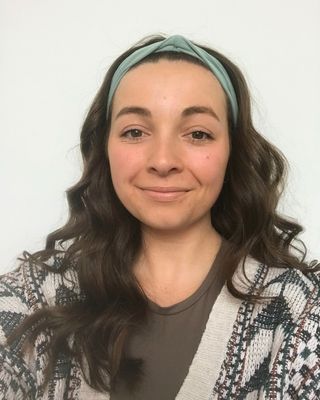 Photo of Summer Burnett, Registered Psychotherapist (Qualifying), C-EFCT