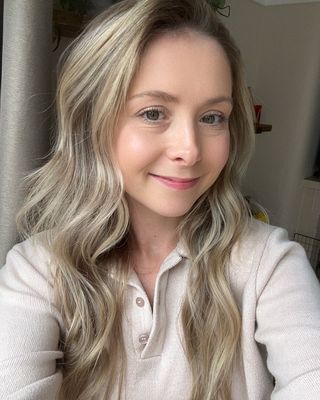 Photo of Jess Gibbons, Counsellor, MNCPS Acc.