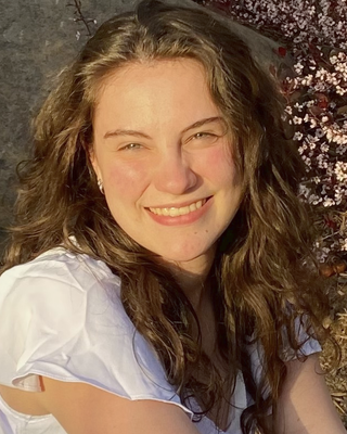 Photo of Sage Elizabeth Robins, Pre-Licensed Professional, MFT