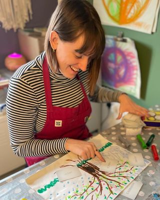 Photo of Chloe Sykes, Psychotherapist, MA, HCPC-Art Therap.