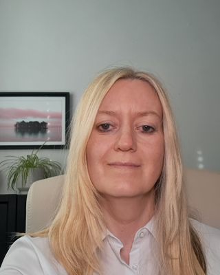 Photo of Cindy Knapton - Cindy Knapton CBT, Psychotherapist, MSc, MBABCP