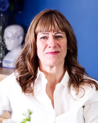 Photo of Dr Jane Ross, Psychotherapist, PhD, MBABCP