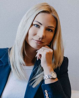 Photo of Daria Loechner, Pre-Licensed Professional in Southwest Garden, Saint Louis, MO