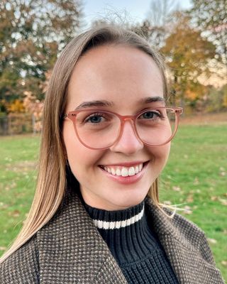 Photo of Mackenzie Targett, Psychiatric Nurse Practitioner, PMHNP