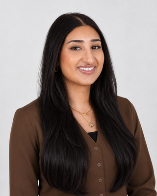 Photo of Kinza Jatt, Registered Psychotherapist (Qualifying), MACP, BSc