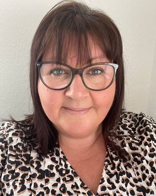 Photo of Nadine Bloomfield, Psychotherapist, MBABCP