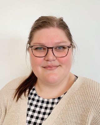 Photo of Annika Smeenge, Clinical Social Work/Therapist, LLMSW