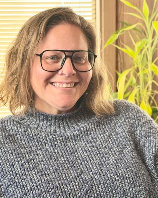 Photo of Laura Quinonez, Associate Clinical Social Worker, ASW, CTP