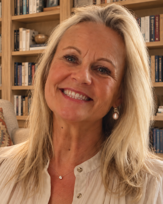 Photo of Elisa Jane Phillips, Counsellor, DCounsPsych, MBACP Accred