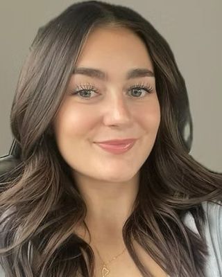 Photo of Aly Le Gard, Registered Psychotherapist (Qualifying)