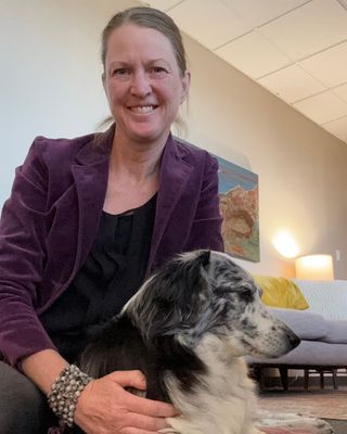 Photo of Elizabeth Milhaupt, Clinical Social Work/Therapist, LCSW, EMDR, YTT