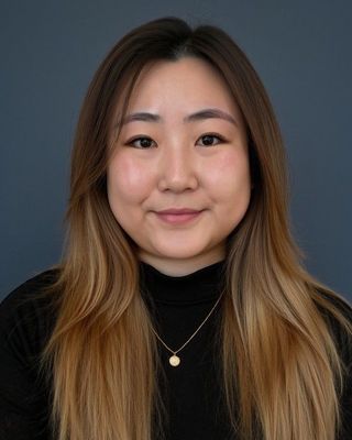 Photo of Ellen Suh, Associate Clinical Social Worker, MSW, ACSW
