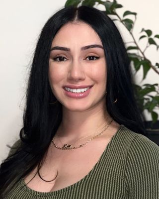 Photo of Lia Oflaz, Pre-Licensed Professional, BA Psyc