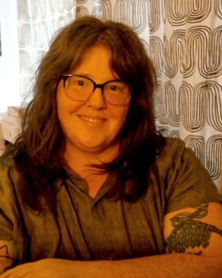 Photo of Em Elliott, Licensed Master Social Worker, LMSW