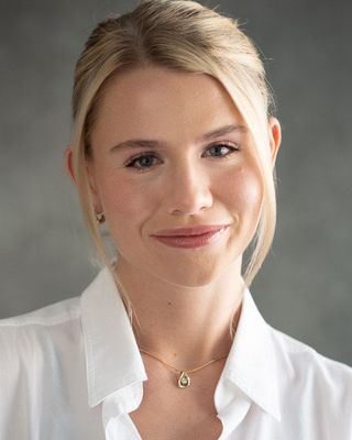 Photo of Hannah De Boer - Disordered Eating Therapy - Hannah De Boer, Registered Psychotherapist (Qualifying), RP