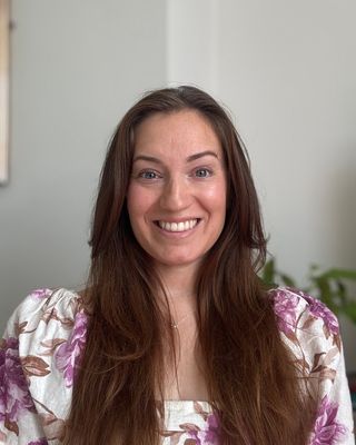 Photo of Nicole Farelo, Psychotherapist, MBABCP