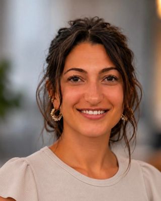 Photo of Carlie Singer, Licensed Social Worker, LSW, CDP, CTP