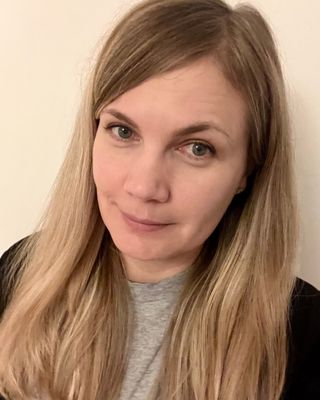 Photo of Sasha Simmons, Psychotherapist, MSc, UKCP Trainee