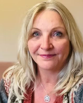 Photo of Linzi Morris, Counsellor, DCounsPsych, MBACP