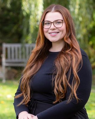 Photo of Emily Rose Vizza, Registered Psychotherapist (Qualifying), BHSc, MACP