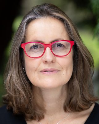 Photo of Marnie Kavanagh, Psychotherapist, UKCP Trainee