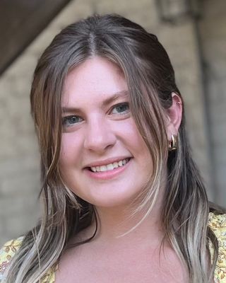 Photo of Kayley Fox, Licensed Social Worker, MSW, LSW