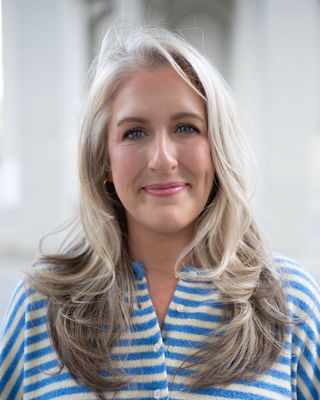 Photo of Neva Murray, Psychologist, PhD, HSP