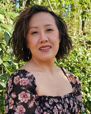 Photo of Maighia Vang, Pre-Licensed Professional, LCSWA
