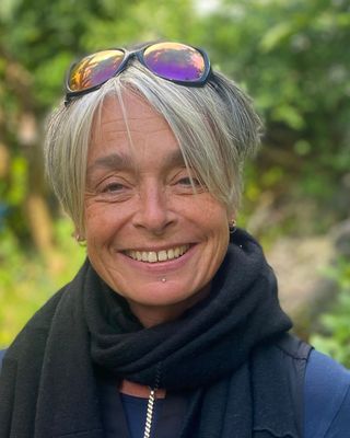 Photo of Caz Simms, Psychotherapist, MBACP