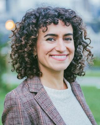 Photo of Bella Yousif, Marriage & Family Therapist Associate in North of Market (NoMa), San Francisco, CA