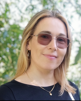 Photo of ISABELLE O'KANE, Psychotherapist, MA, MIAHIP
