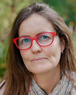 Photo of Marnie Kavanagh, Psychotherapist, UKCP Trainee