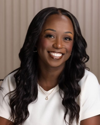 Photo of Shallondra Lomax, Marriage & Family Therapist, LMFT