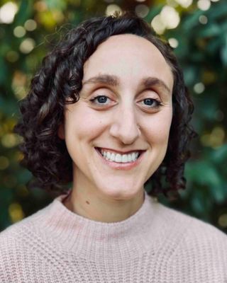 Photo of Arielle Frank Larson, Clinical Social Work/Therapist, LCSW
