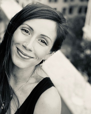 Photo of Lyndsey Rocca, Art Therapist, LMFT, MA EXA