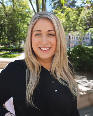 Photo of Lauren Glazin, Pre-Licensed Professional, MFT