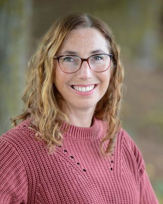 Photo of Stephanie Reid, Registered Psychotherapist, BSc, LLB, MACP
