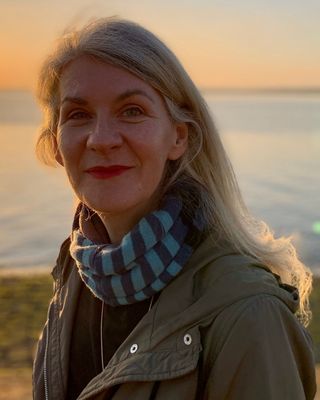 Photo of Lynsey Burns, Counsellor, MSc, MBACP