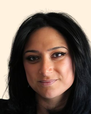 Photo of Arezou Yashoua, Marriage & Family Therapist, MA, LMFT
