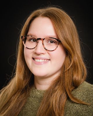 Photo of Holly Kenna, Psychotherapist, Pre-Accredited Member IACP