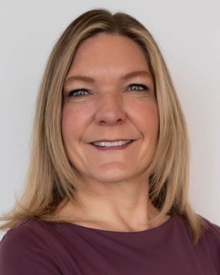 Photo of Chantelle Beach, Psychologist, MC, BSW, BHEc, CCC