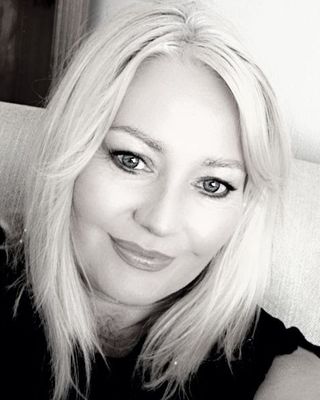 Photo of Angela Robb, Counsellor in Toronto, England