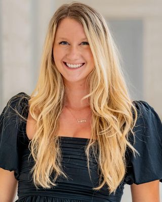 Photo of Giselle Edwards, Registered Psychotherapist (Qualifying), MA, BSc, CCC