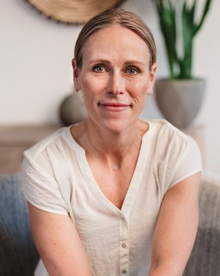 Photo of Ara Greenfield, Marriage & Family Therapist Associate, MFT, Assoc