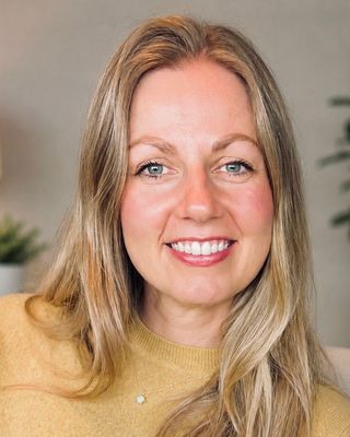 Photo of Dr Beth Winter, Psychologist, DCounsPsych, HCPC - Couns. Psych.