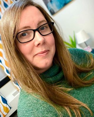 Photo of Debbie Nguyen, Psychologist, BA, MACP, RPsych