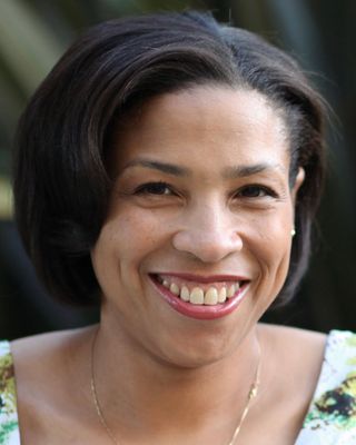 Photo of Dr. Stacey Solakian, Psychologist, PhD, LP
