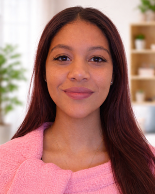 Photo of Alina Vang, Pre-Licensed Professional, MA, RYT200