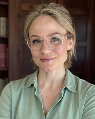 Photo of Sarah Marie Dionne, Clinical Social Work/Therapist, BFA, MSW, LICSW, CYT