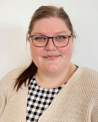Photo of Annika Smeenge, Clinical Social Work/Therapist, LLMSW
